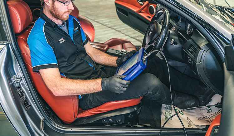 BM Techniks BMW Specialist Doing Car Check